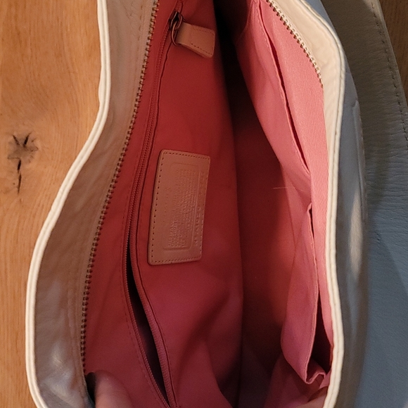 EUC Coach Leather Shoulder Bag 👜👜 - Picture 8 of 12